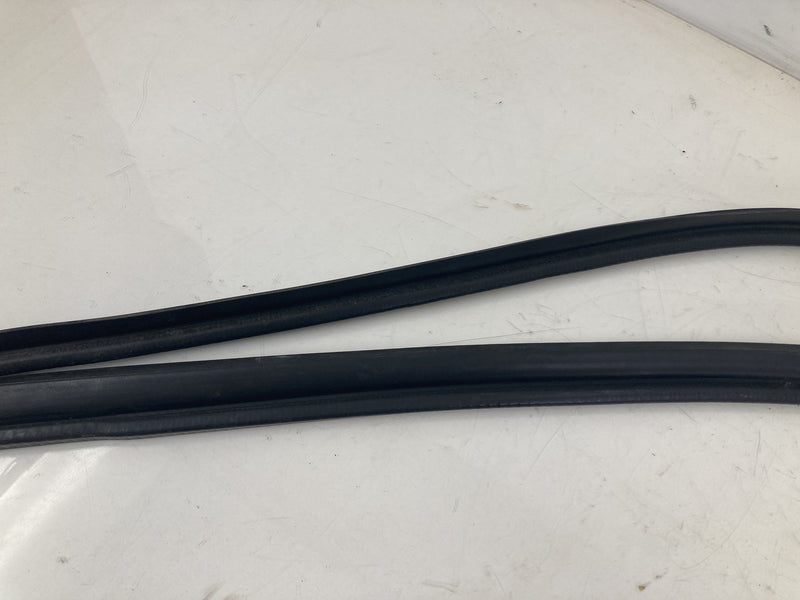1995-1998 Chevrolet Silverado 2500 GMT400 Door Window Seal Upper OEM