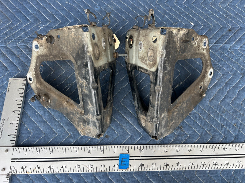 2005-2011 Audi A6 Front Left Right Bumper Bracket Pair 4F0 821 135B/6A OEM #61ZJ