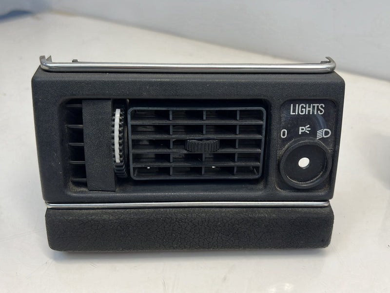 1975-1980 Volvo 244 240 Dash HVAC AC Heat Air Vent Set w/ Clock OEM #5293EM