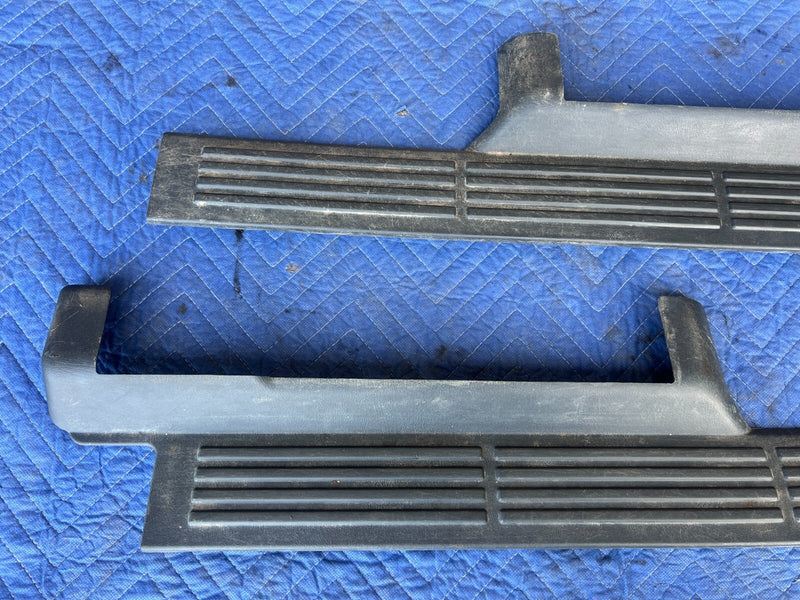 1999-2002 Chevy Silverado GM 1500 2500 RH & LH Sill Plate Entry Trim OEM #1830CN
