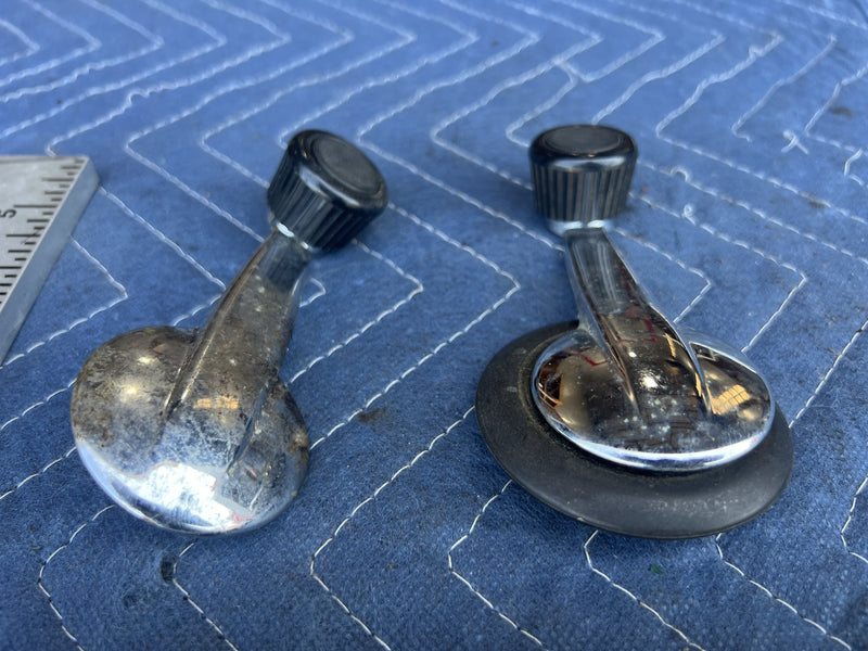 1973 Volvo 140 142 - Window Manual Crank PN: 688496