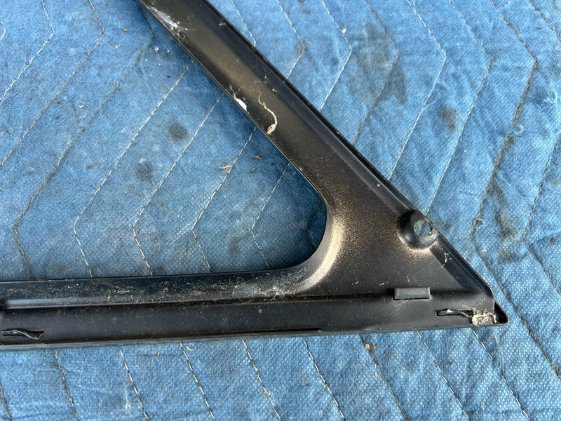 1986-1993 Volvo 240 244 Sedan Left Right Exterior Quarter Window Trim OE #4385EM