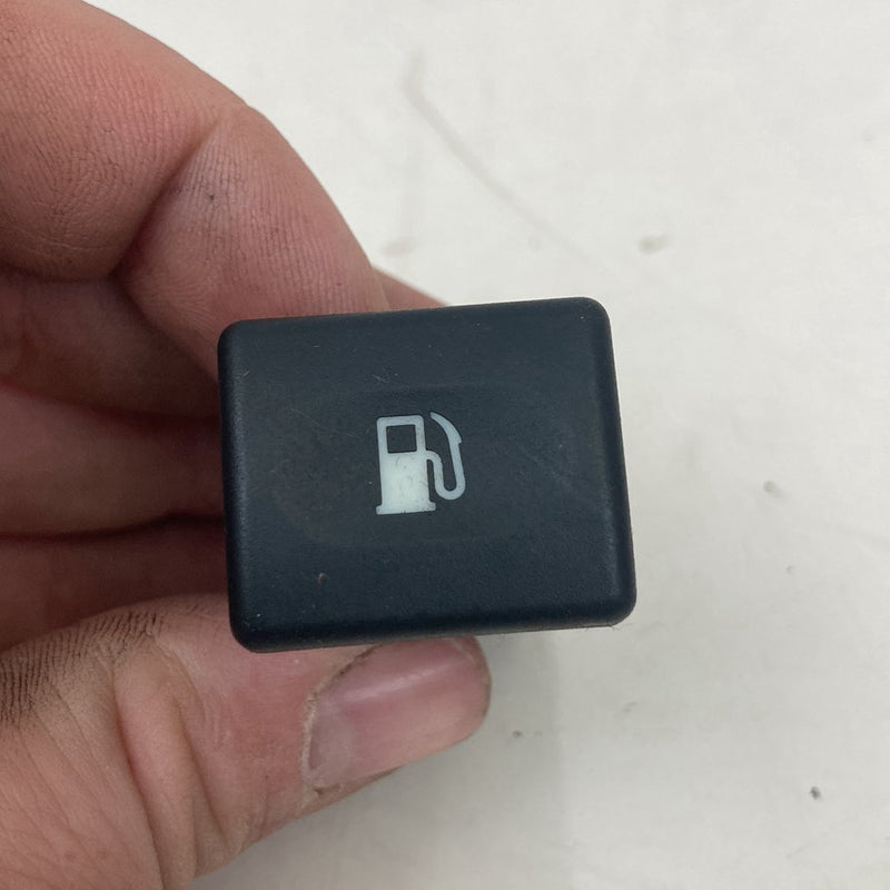 1999-2004 Land Rover Discovery II L550 Fuel Door Release Button Switch OEM #5041M