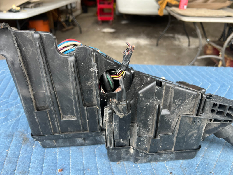 2002-2006 Toyota Camry Engine Fuse Relay Junction Module Box Assembly OEM #128DU