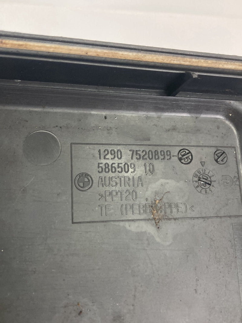 2003-2007 BMW 545i E60 Fuse Box Cover Engine Bay 7520899 OEM #4960M