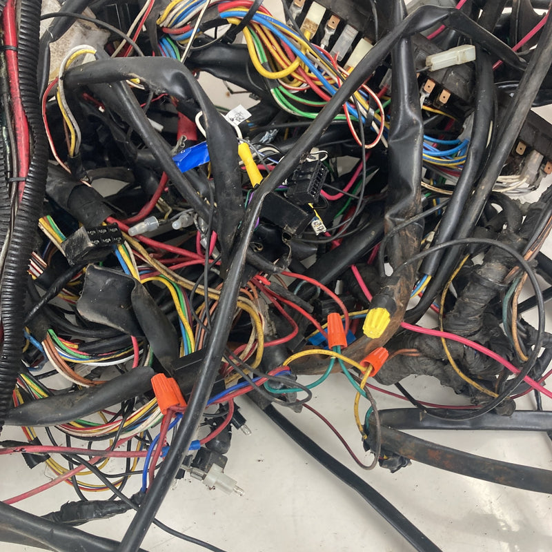 1981-1985 Volvo 240 245 Body Wiring Harness Relays Fuse OEM