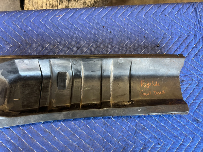 1984-1989 Volvo 740 760 Right & Left Windshield Wiper Cowl Insert OEM #1698EM