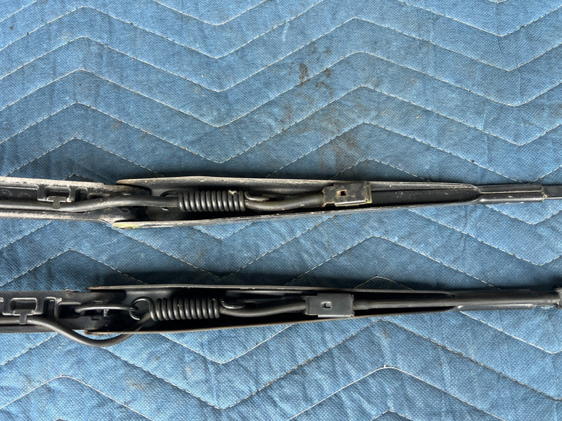 1999-2007 Chevy Silverado Windshield Wiper Arms Pair Set L R OEM #1569CN