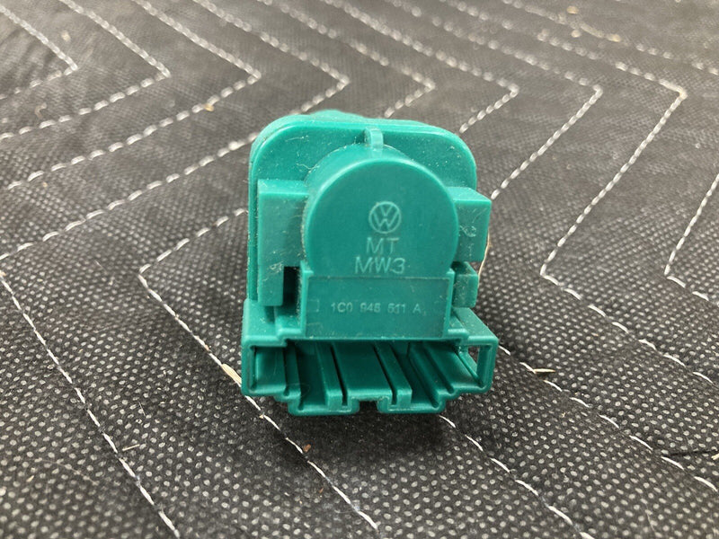 1999-2005 Volkswagen VW Jetta 1c0945511 Stop Light Switch Brake Button #2405M