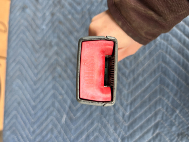 2008-2010 Nissan Rogue Front Passenger Right RH Seat Belt Buckle OEM #2103CN