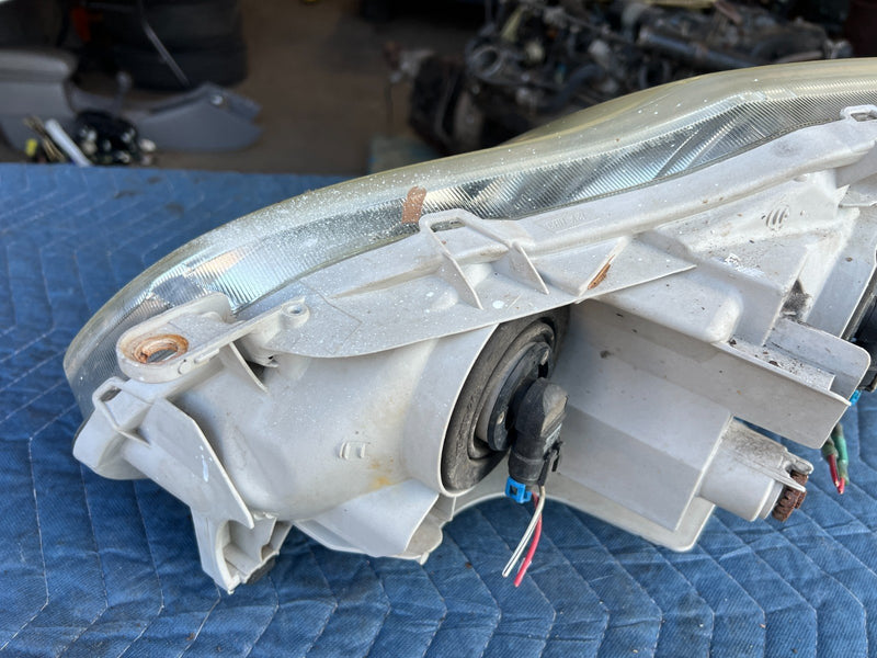 2003-2008 Toyota Corolla Passenger Right Headlight Lamp Assembly OEM #3324EM