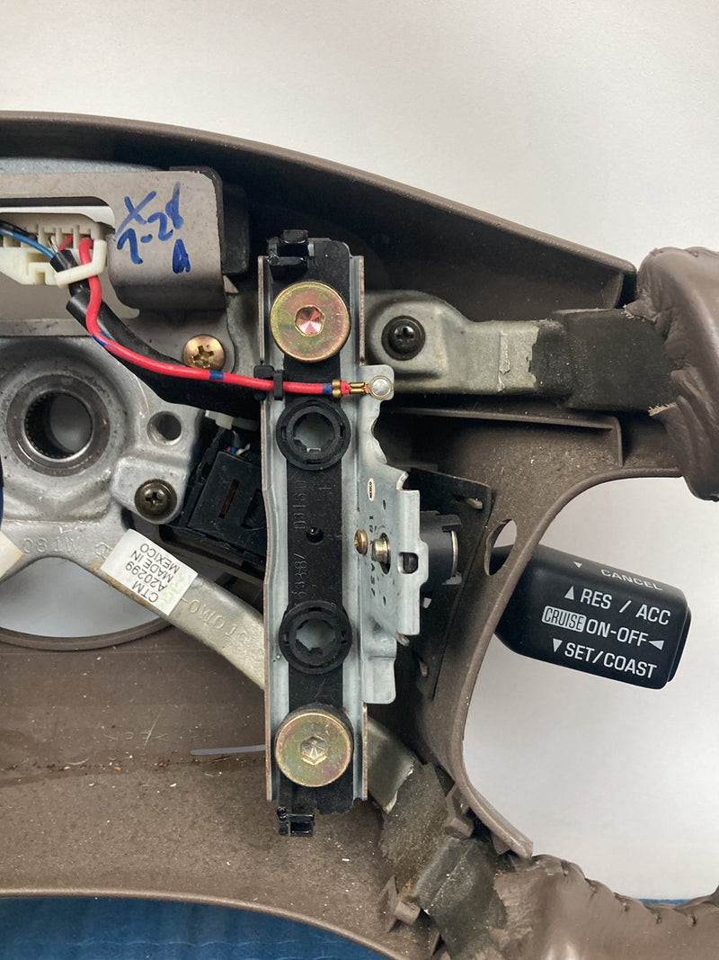 2000 Toyota Sienna L10 - Steering Wheel PN: T22480 A18298