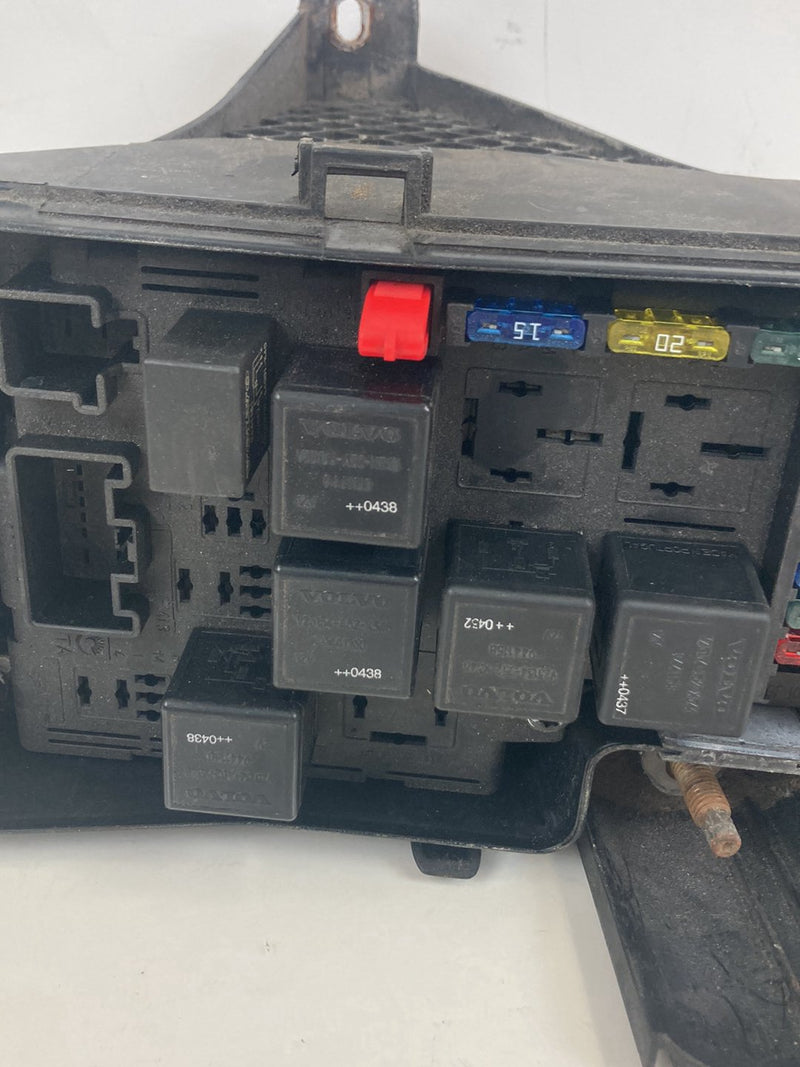 2005 Volvo XC90 I 275 Engine Fuse Box 9494210 9494211 OEM #4830M