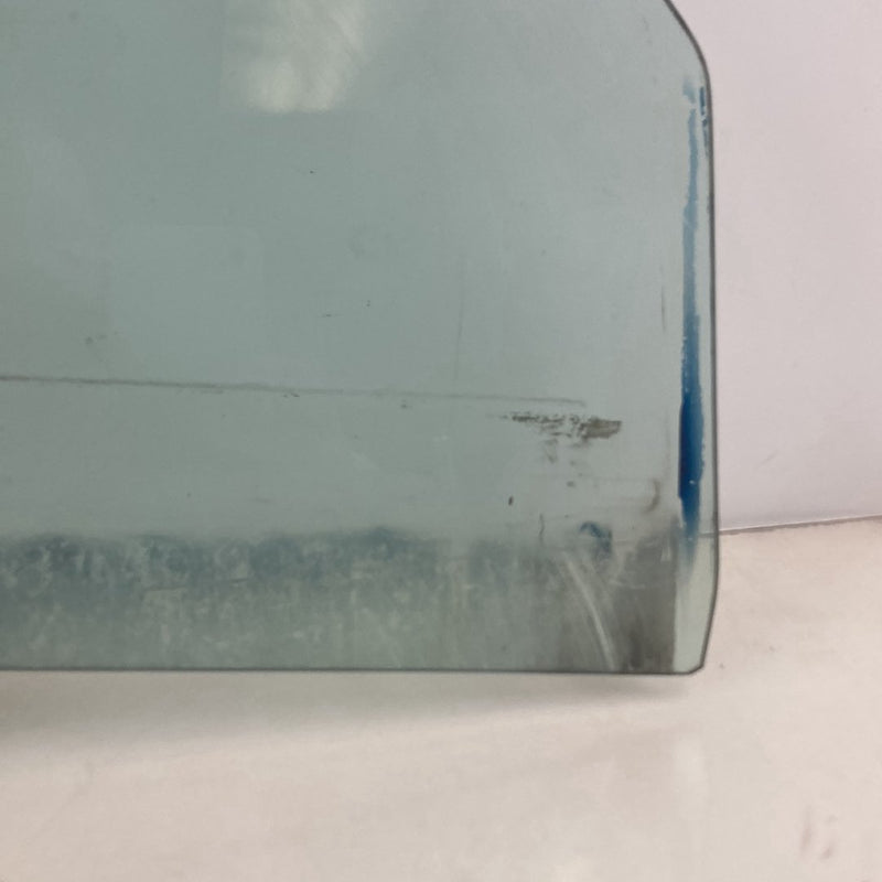 1975-1980 Volvo 244 Front Right RH Window Glass 77202001 OEM #4897M
