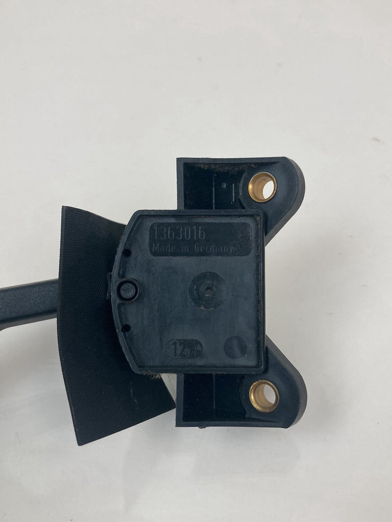 1992 Volvo 940 944 - Wiper Switch PN: 1363016