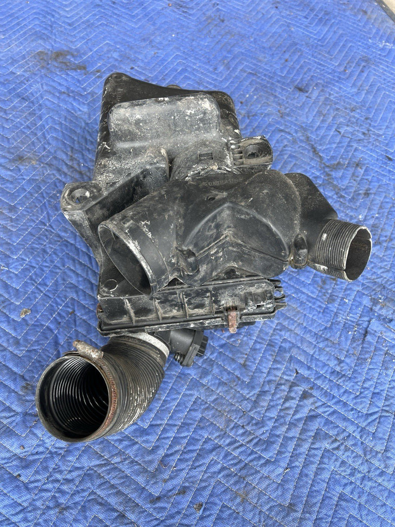 1993-1997 Volvo 850 850R Engine Air Filter Assembly Airbox NA 2.4L OEM #4430E