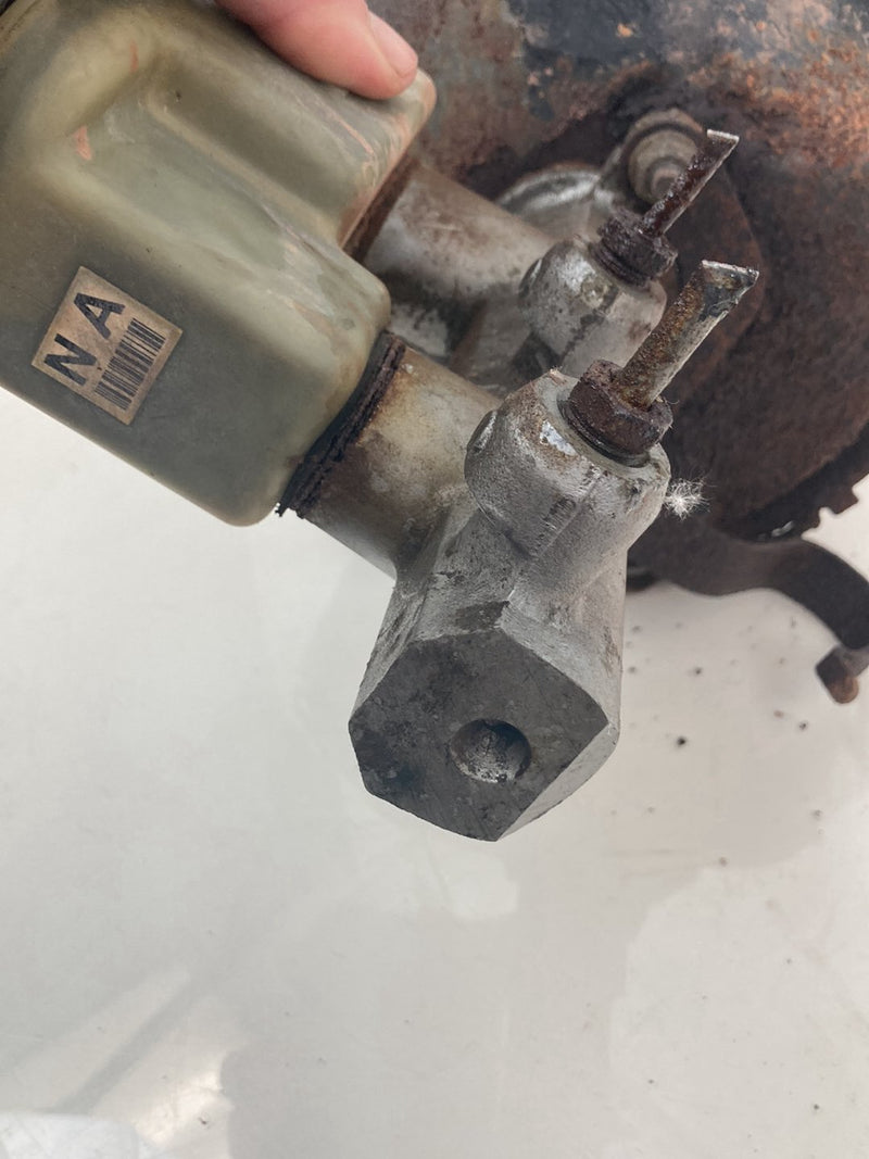 1996 Chevrolet Silverado GMT800 - Brake Booster Master Cylinder