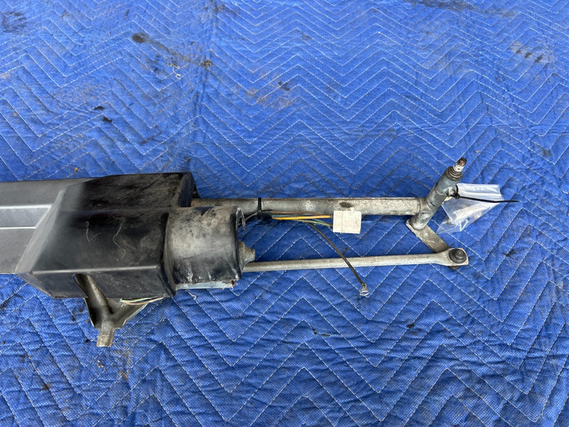 1992-1995 Volvo 940 740 Windshield Wiper Transmission 3518120 OEM #3261EM