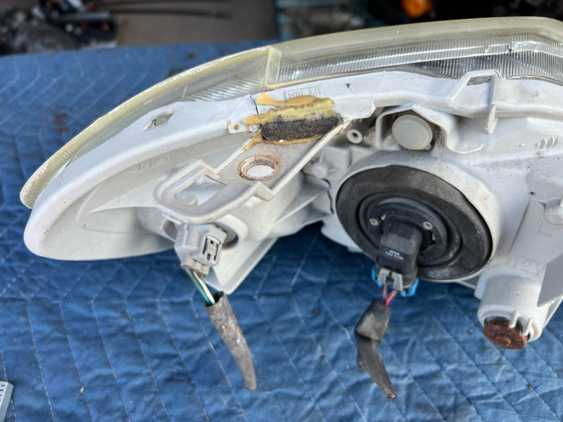 2003-2008 Toyota Corolla Driver Left LH Headlight Lamp Assembly OEM #3323EM