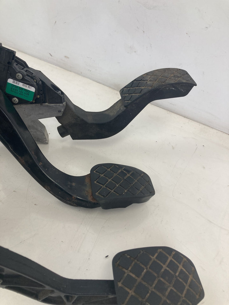 2001-2005 Volkswagen Passat Manual Clutch Pedal Assembly OEM #5505M