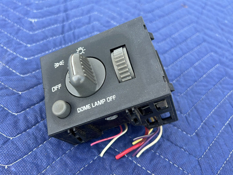 Chevrolet Silverado - Headlight Switch PN: 15687019