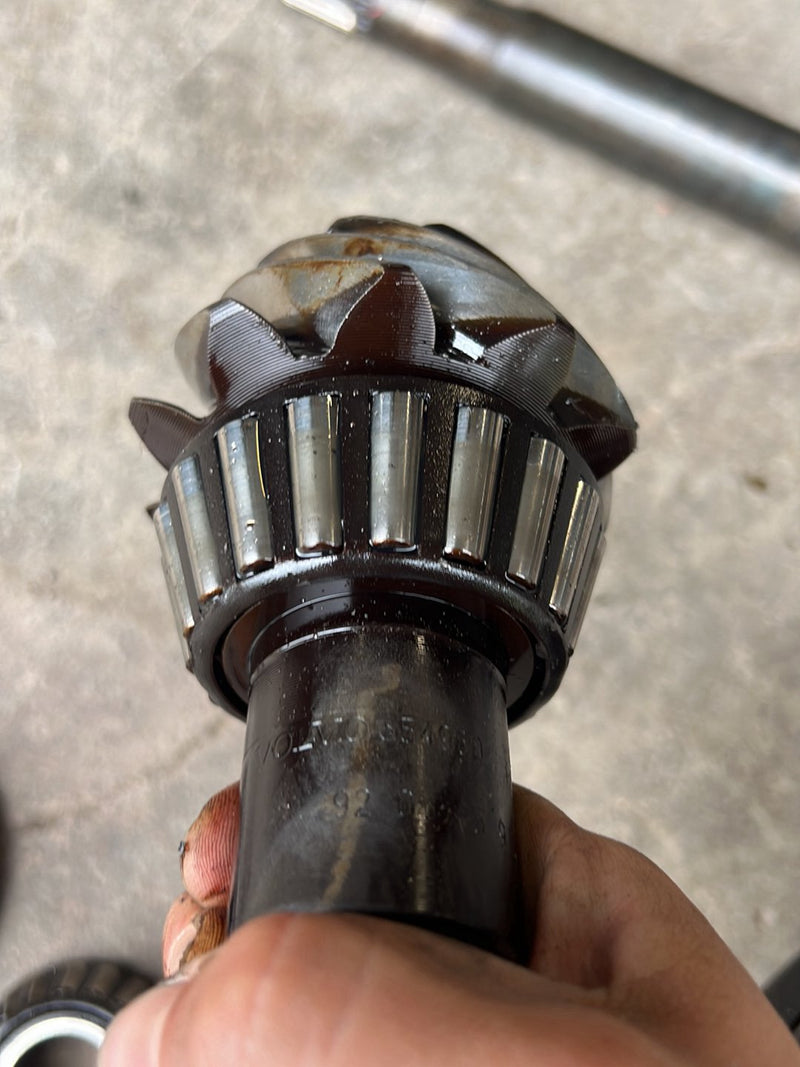 1990-1992 Volvo 740 745 940 Wagon 4.10 Ratio Rear Differential w/ Axle Assembly 3549692 OEM #5995EM