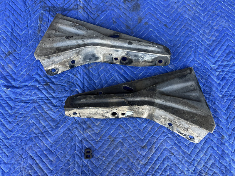 Volvo 240 - Rear Bumper Brace