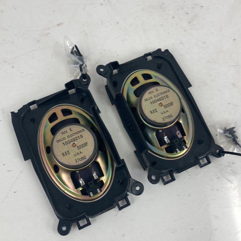 1995-1998 Chevrolet Silverado 2500 GMT400 Dash Speaker Set 16048215 OEM