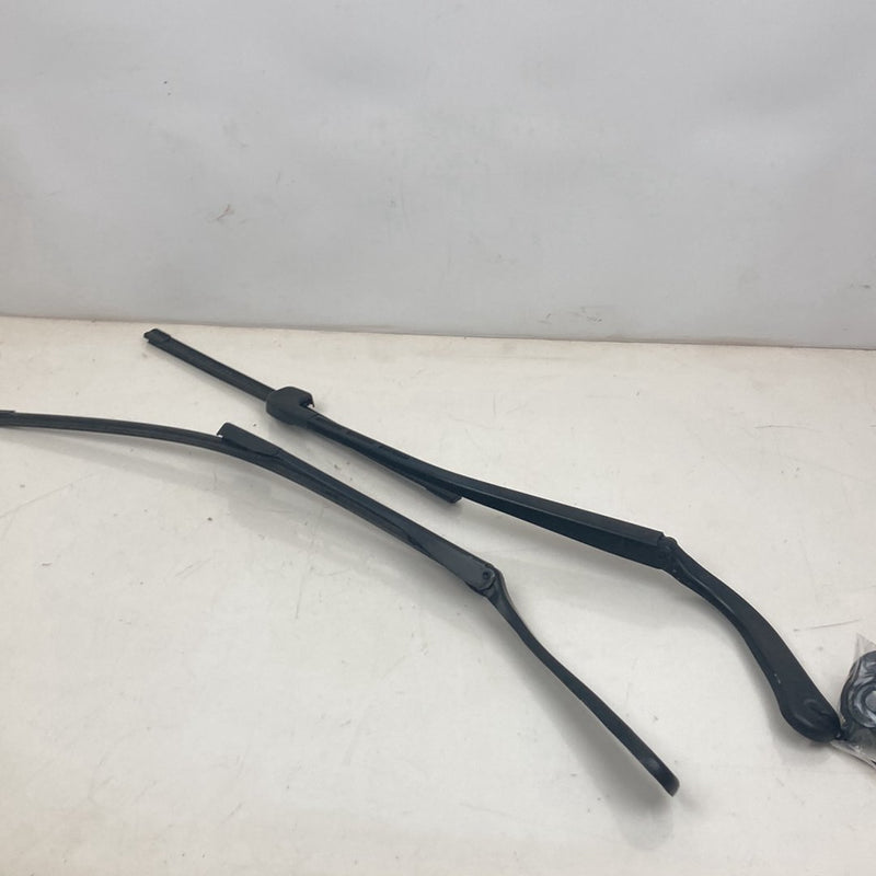 2009 BMW 328i E90 Wiper Arm 179158 179156 OEM