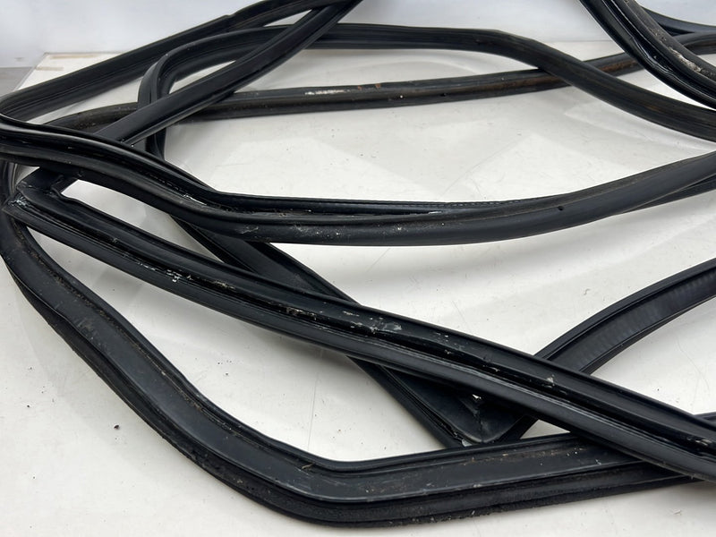 1990-1992 Volvo 740 745 940 Wagon Door Seal Gasket Weatherstripping Set OEM #5887EM