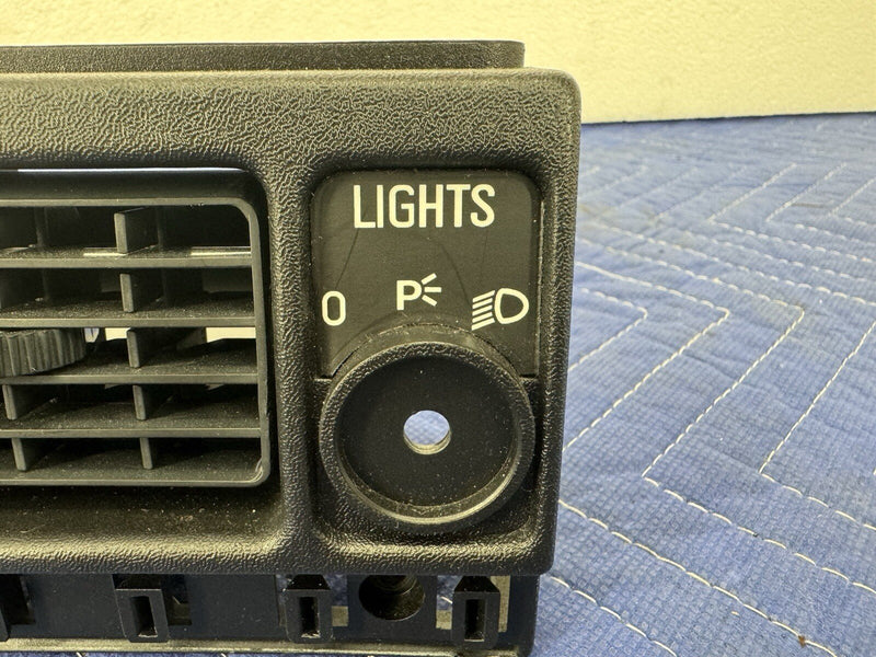 1975-1980 Volvo 240 242 244 Dash Left Heat AC Vent 1234533 HVAC OEM #3840E