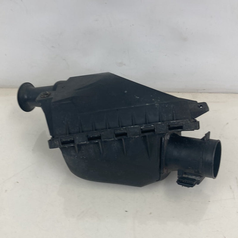 2002-2005 Lincoln Town Car Signature Air Filter Housing Box OEM #5141M