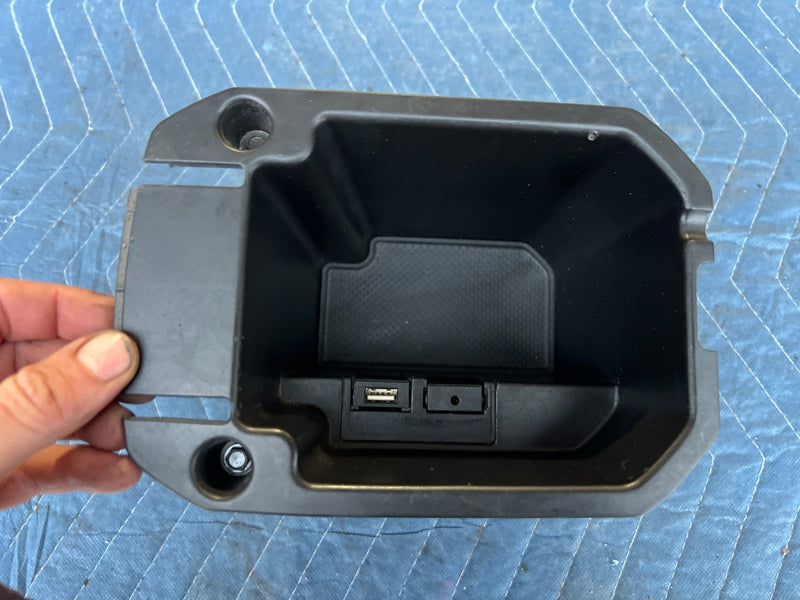 2012-2015 Chevy Cruze USB Auxiliary Interface Cubby Console 95080436 OEM #2198CN