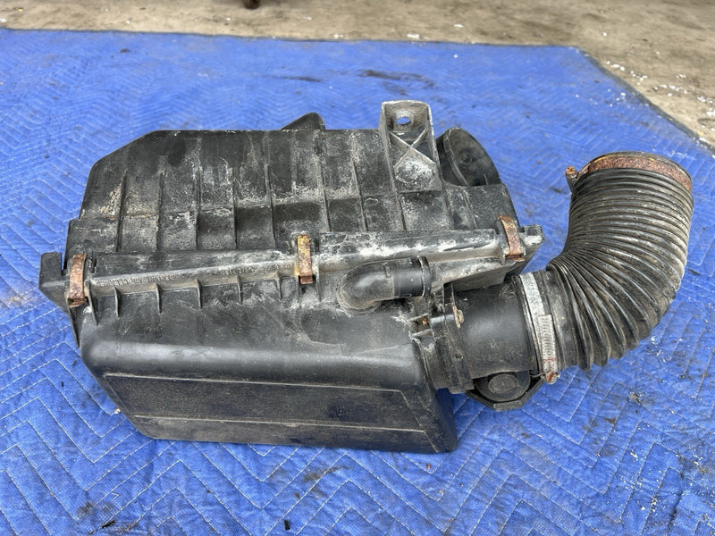 1993-1997 Volvo 850 850R Engine Air Filter Assembly Airbox NA 2.4L OEM #4430E