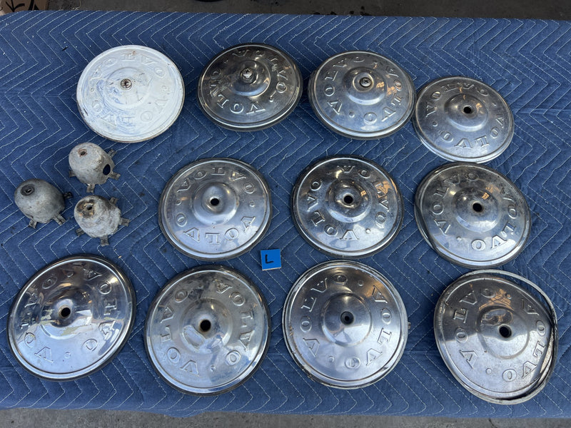 1973 Volvo 140 142 - Hub Cap