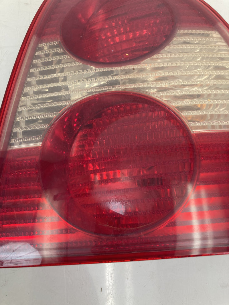 2001-2005 VW Volkswagen Passat Tail Light Right 28408015 OEM #5567M