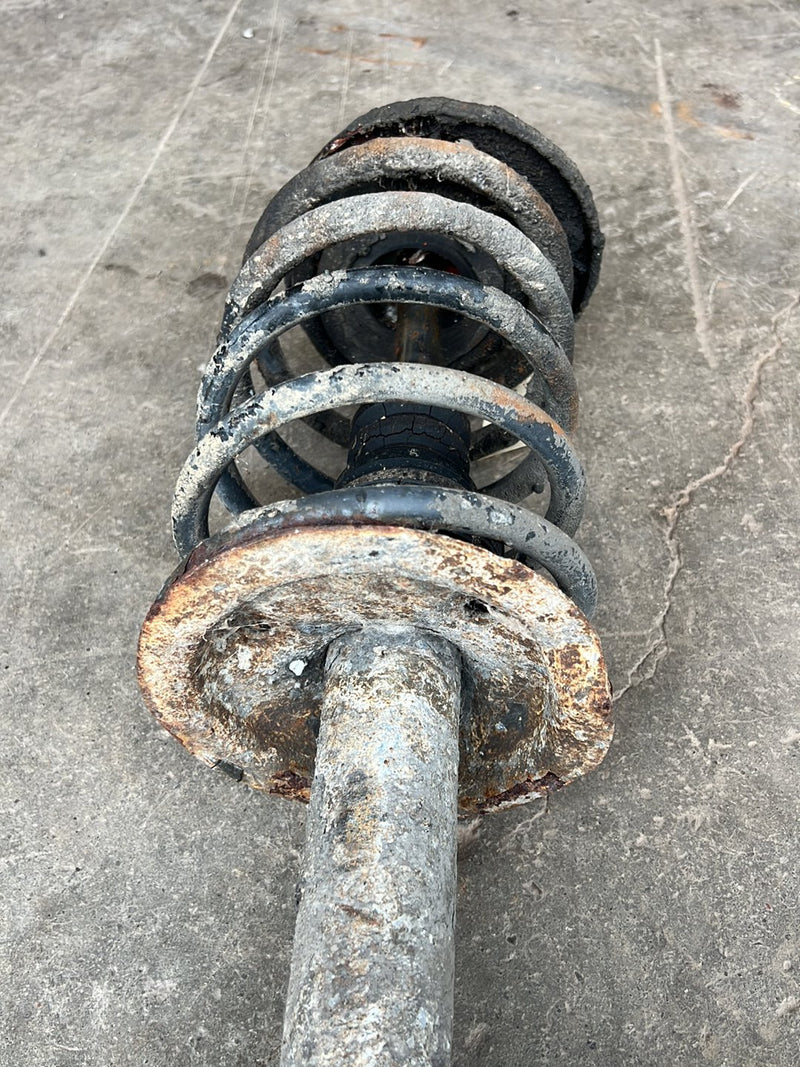1990-1992 Volvo 740 745 940 Front Right Strut Shock w/ Hub Assembly OEM #5993EM