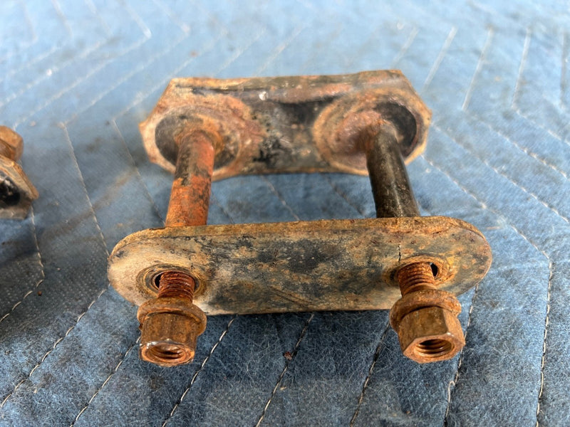 1985-1988 Suzuki Samurai SJ413 Leaf Spring Shackles Front Rear 41461-77300 OEM