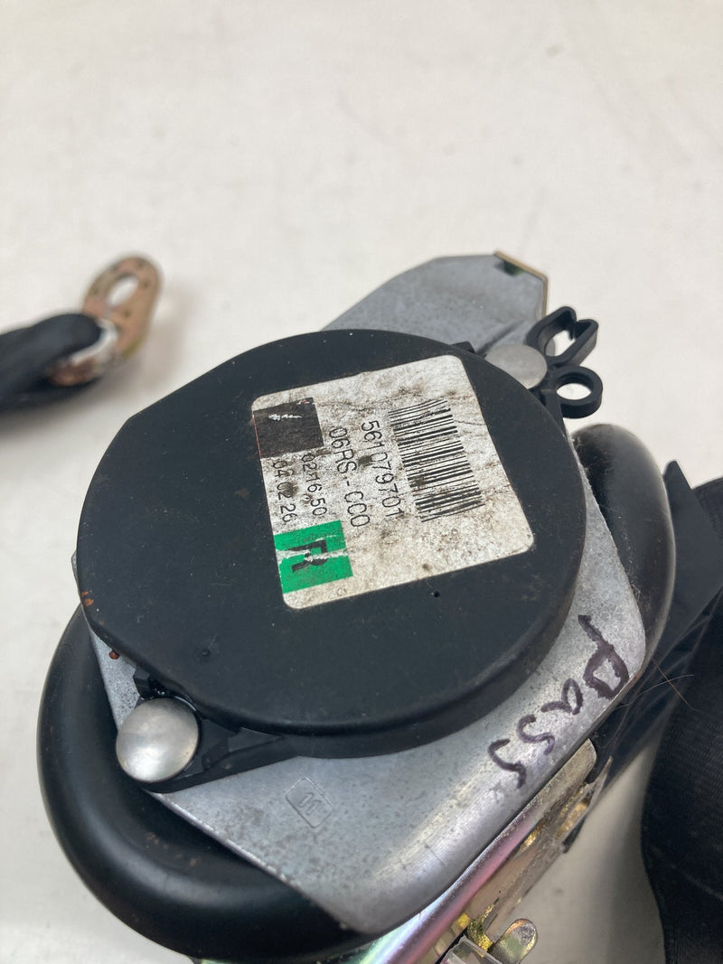 2001-2005 Volkswagen Passat Seat Belt Front Right OEM #5534M