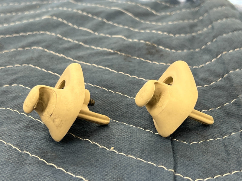 1992-1995 Volvo 940 740 Overhead Sun Visor Hook Retainer Clip Pair OEM #3203EM