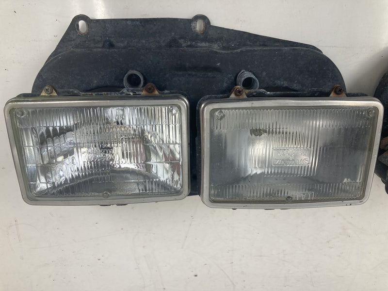 1981-1985 Volvo 240 245 Headlamp Set Grille Front Assembly OEM