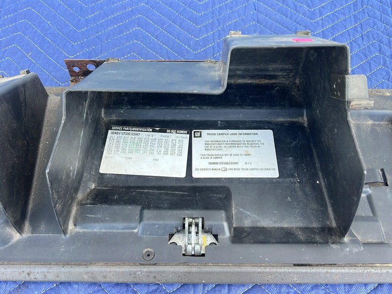 Chevrolet Silverado - Glove Box PN: 15707421
