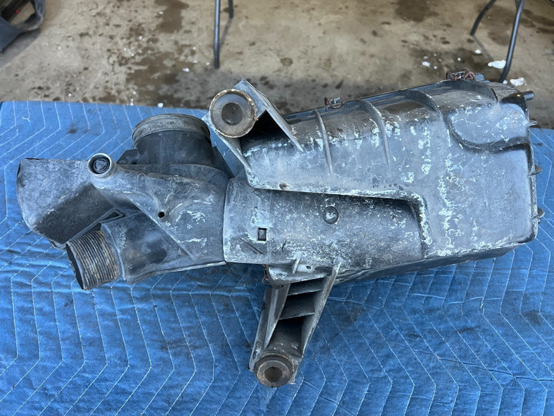 1989-1995 Volvo 740 940 Sedan Air Box Filter Cleaner Housing Assembly OE #3740EM