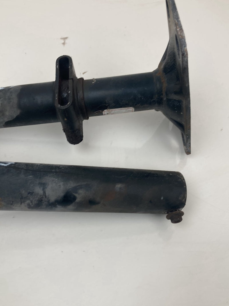 1992 Volvo 940 944 - Bumper Shocks Front PN: 1369144 1369142