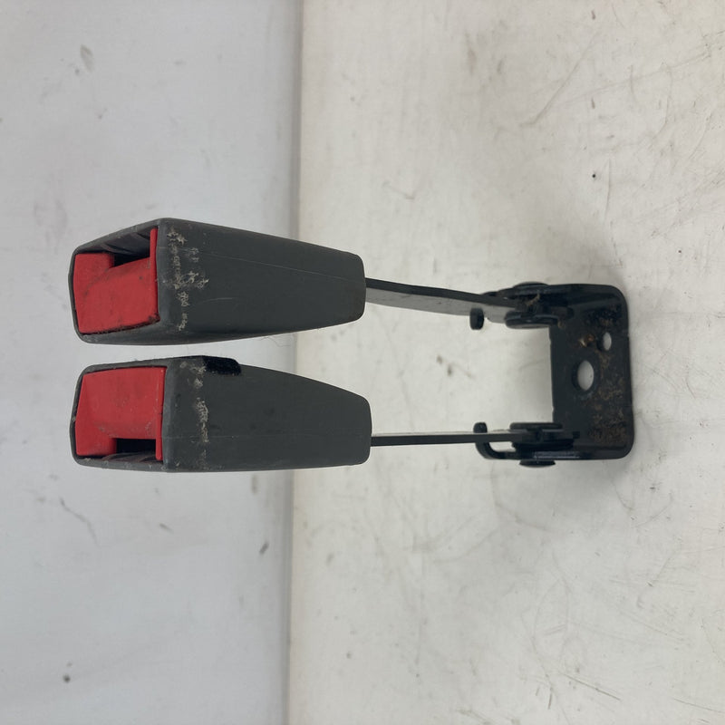 2014-2018 Chevrolet Silverado GMT900 Seat Belt Buckle Rear 23147546 OEM #5614M