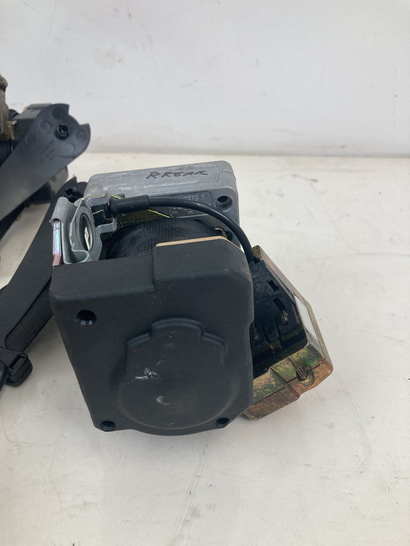 2001-2005 Volkswagen Passat Rear Seat Belt Buckle Set LH RH OEM #5544M