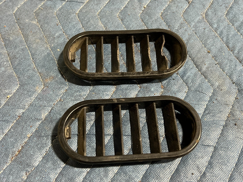 1983-1985 Porsche 944 Right & Left Door Cabin Air Vent Pair 477819175 OEM#2515EM