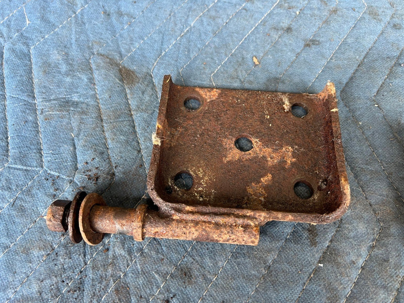 1985-1988 Suzuki Samurai SJ413 U Bolt Plate U Bolt Plate Set Pair Left Right OEM