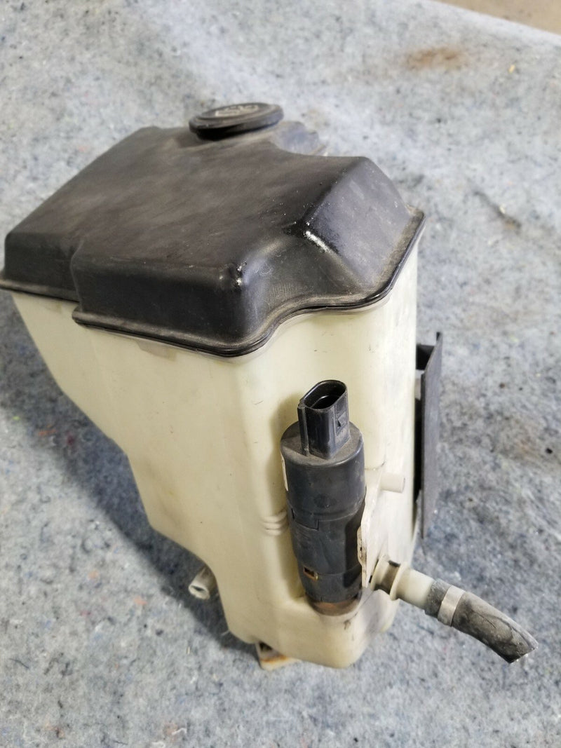 2001-2006 E46 BMW 330XI 330i OEM WASHER FLUID RESERVOIR COMPLETE ASSEMBLY #240CN