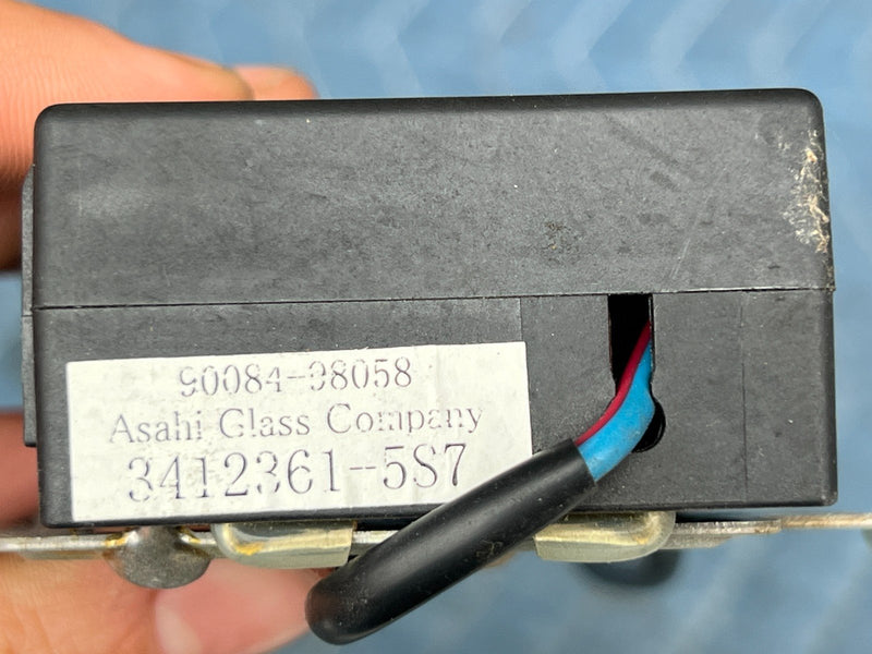 2002-2006 Toyota Camry  Rear Back Glass Antenna Noise Filter Defroster OEM #69DU